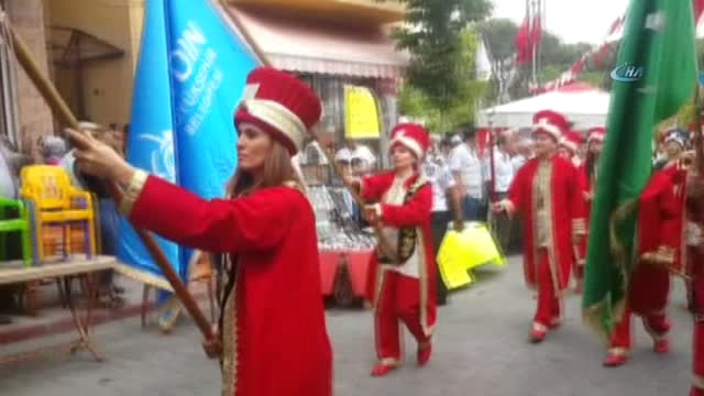 Festivalde Protokol Üyeleri Kadınlardan Oluşan ‘Mehteran Takımı’ Eşliğinde Yürüdü