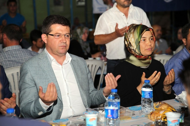 Merkezefendi’de İftar Sofraları Sevindik ve Karaman Mahallelerinde Kuruldu