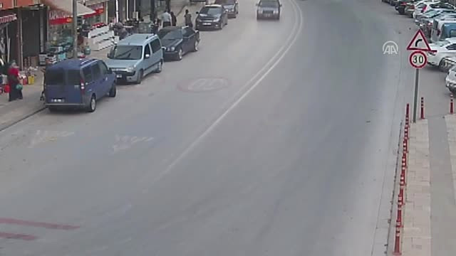 Aynı Noktadaki 2 Trafik Kazası Mobese Kamerasında