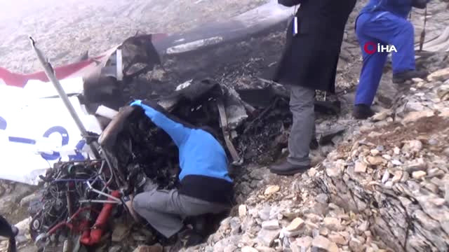 2 Kişiye Mezar Olan Uçağın Enkazı 2900 Rakımlı Dağda Bulundu