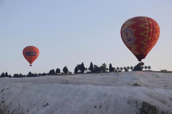 Beyaz Cennet’ Pamukkale’de Balon Uçuşuna İlgi