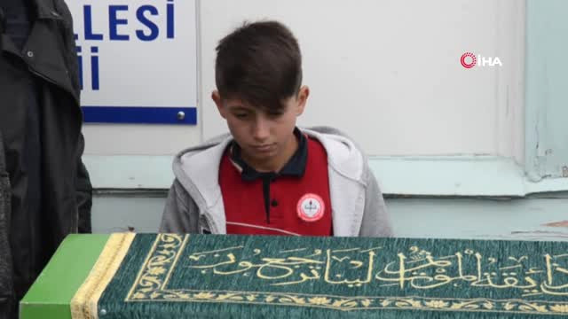Öğrencilerden Öğretmenlerine Son Görev…kazada Ölen Matematik Öğretmenini Son Yolculuğuna…