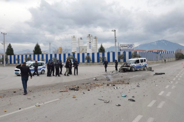 Denizli’de Polis Aracı ile Çöp Kamyonu Çarpıştı: 2 Polis Yaralı