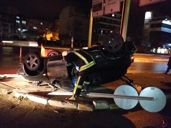 Denizli’de Takla Atan Otomobilin Sürücü Yaralandı