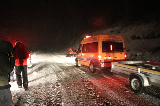 Güncelleme – Yollar Kapanınca Vatandaşlar Kayak Merkezinde Mahsur Kaldı