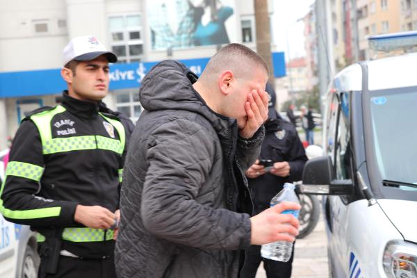 İntihara Kalkışan Genç, Gözüne Benzin Kaçınca Etkisiz Hale Getirildi