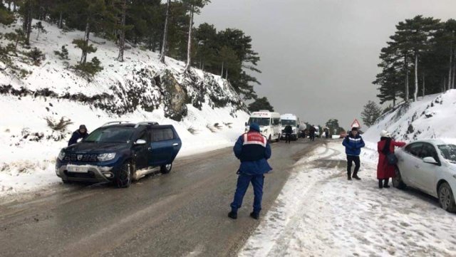 Kayak Merkezinde Mahsur Kalan 200 Kişi Kurtarıldı