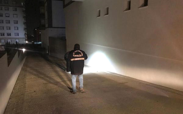 Üniversiteli Ayçin, 7’nci Katından Düşerek Öldü