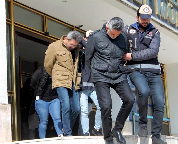 Avrupa’da Dolandırıcılıktan Aranan Türk’ü, Denizli Polisi Yakaladı