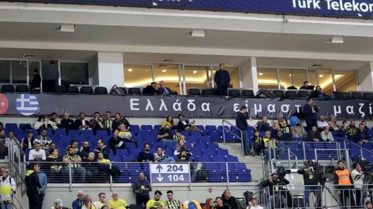 Fenerbahçe’nin basket maçında yine aynı provokasyon: Hükümet istifa…