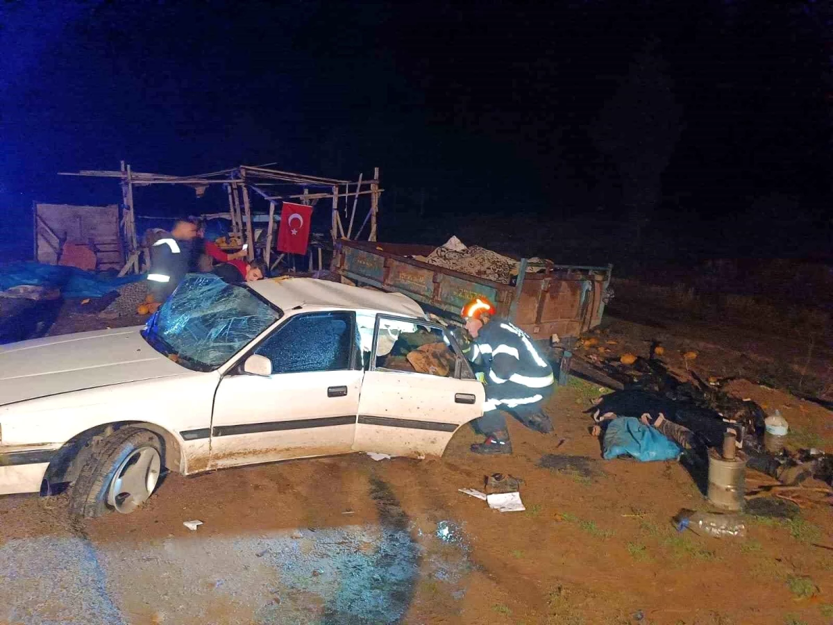 Denizli’de baş başa çarpışan arabalarda 1 meyyit, 3 yaralı