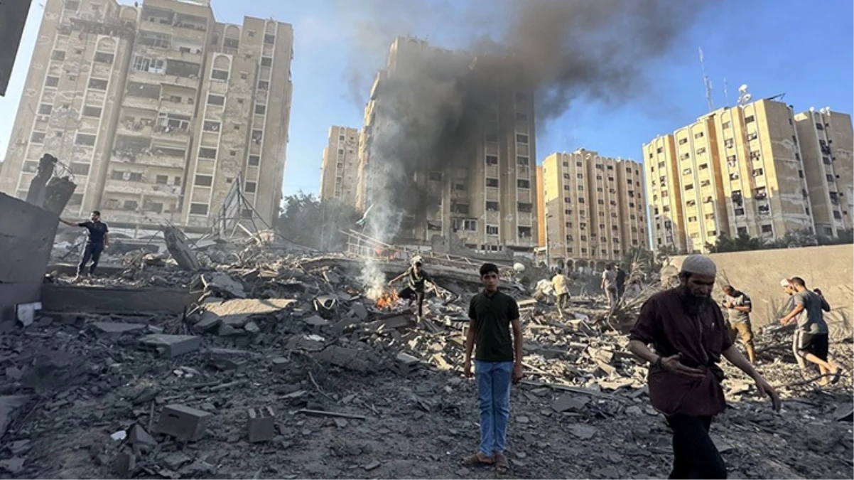 İsrail, hava akınlarından kaçan Filistinlilerin sığındığı binayı vurdu: 20 meyyit, 55 yaralı