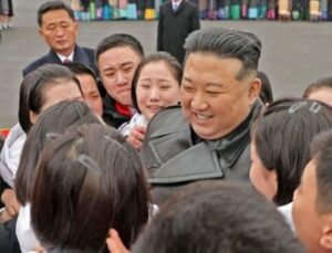 Kuzey Kore önderi Kim Jong-un, kız öğrencileri ağlattı
