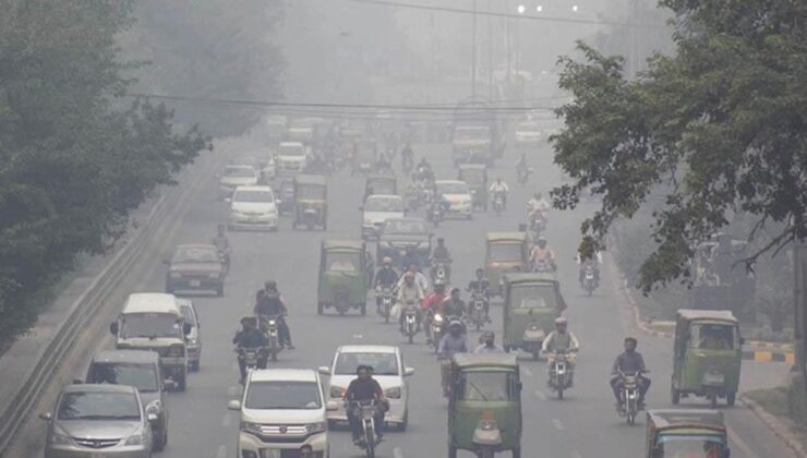 Pakistan’da hava kirliliğinin azaltılması için yapay yağmur üretildi