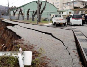 Japonya’da yaşanan sarsıntılarda meyyit sayısı 64’e yükseldi