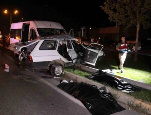 Denizli’de Emekçi Servisi ile Araba Çarpıştı: 2 Meyyit, 10 Yaralı