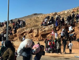 Lübnan’da Yerinden Edilenler İçin Barınaklar Kuruluyor