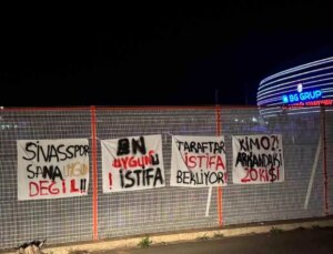 Sivasspor Taraftarları Bülent Uygun’u İstifaya Çağırdı