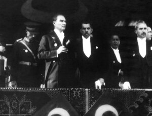 Ulu Lider Mustafa Kemal Atatürk’ün “En büyük eserim” dediği Türkiye Cumhuriyeti 101. yılını kutluyor