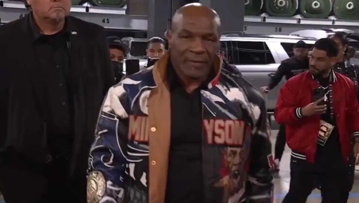 Herkes Mike Tyson’ın ceketindeki ayrıntısı konuşuyor