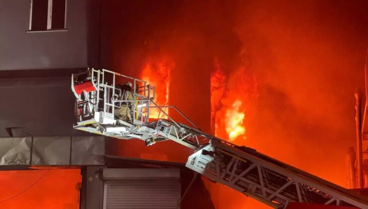 İstanbul’da fabrika yangınına takımlar müdahale ediyor