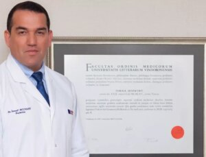 Birdenbire hayatını kaybeden başhekim kendi kendine kalp masajı yapmaya çalışmış