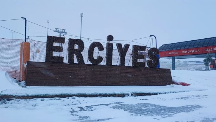 İç Anadolu’nun tepesi “Erciyes”e mayıs ayında kar yağdı