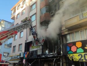 İzmir’de iş yerinde çıkan yangın hasara sebep oldu